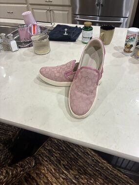 COACH SIZE 10 PINK SLIP-0NS